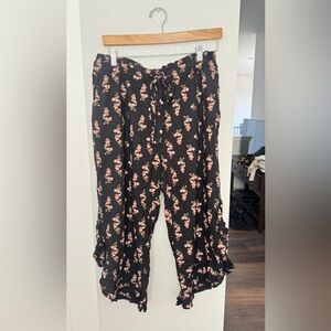 Black Floral Tie-Waist capris